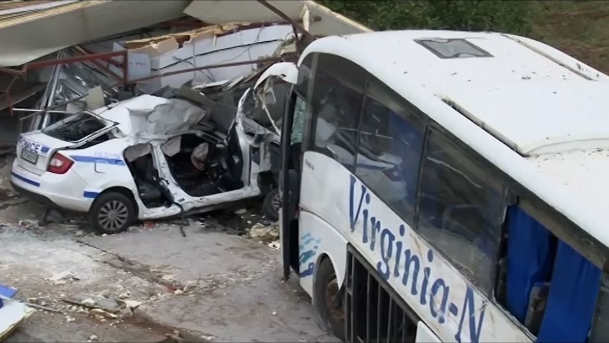 Do policistů v Bulharsku narazil autobus s migranty, oba zemřeli na místě